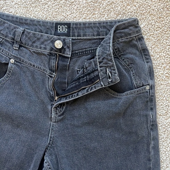 BDG Washed Black High-Waist Mom Jeans Size 30 - Picture 8 of 9